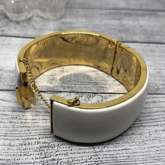 Vintage gold tone and white enamel statement bracelet - Picture 2 of 6